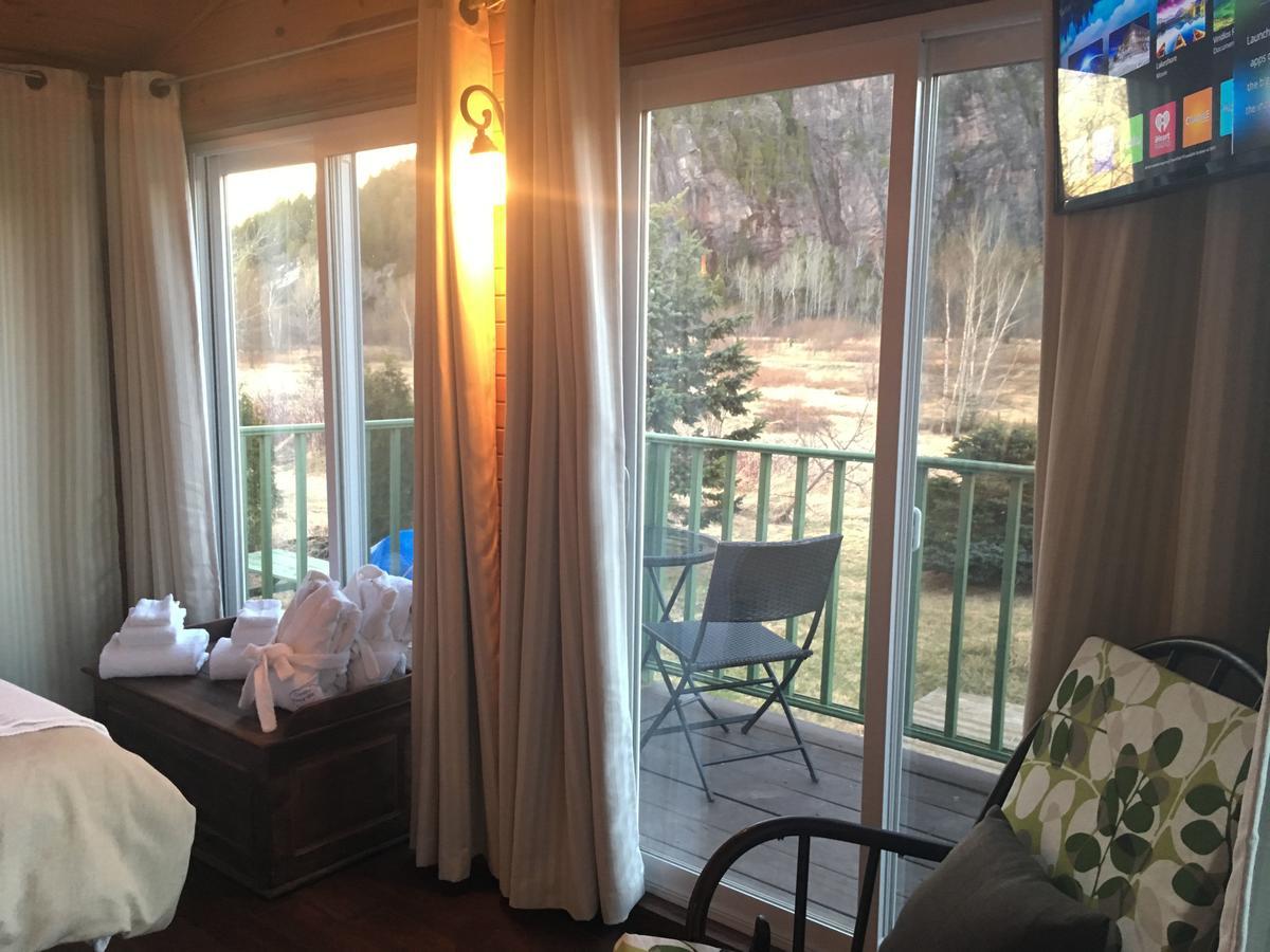Bed and Breakfast La Chouette Viree Grandes-Bergeronnes Exterior foto