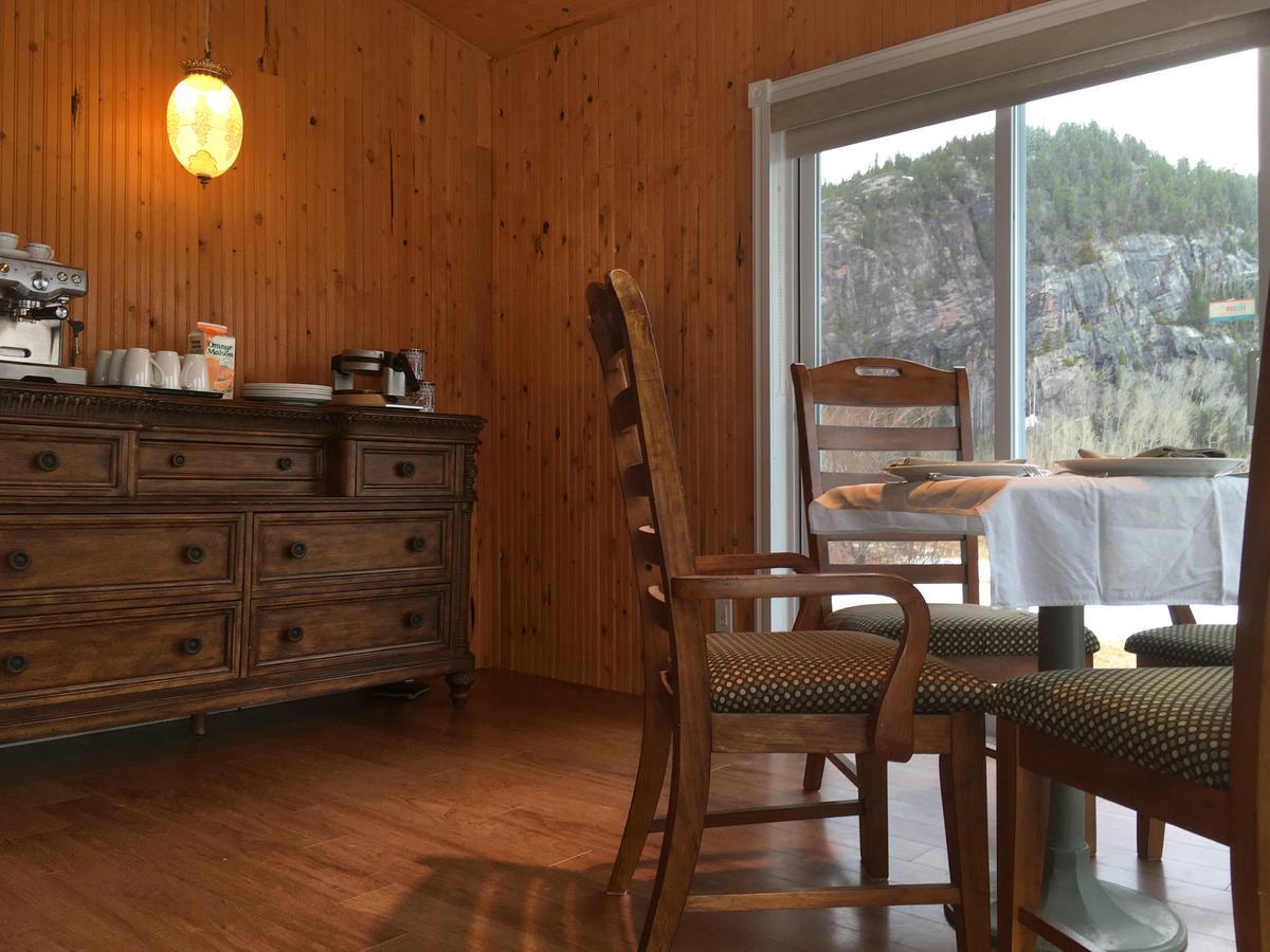 Bed and Breakfast La Chouette Viree Grandes-Bergeronnes Exterior foto