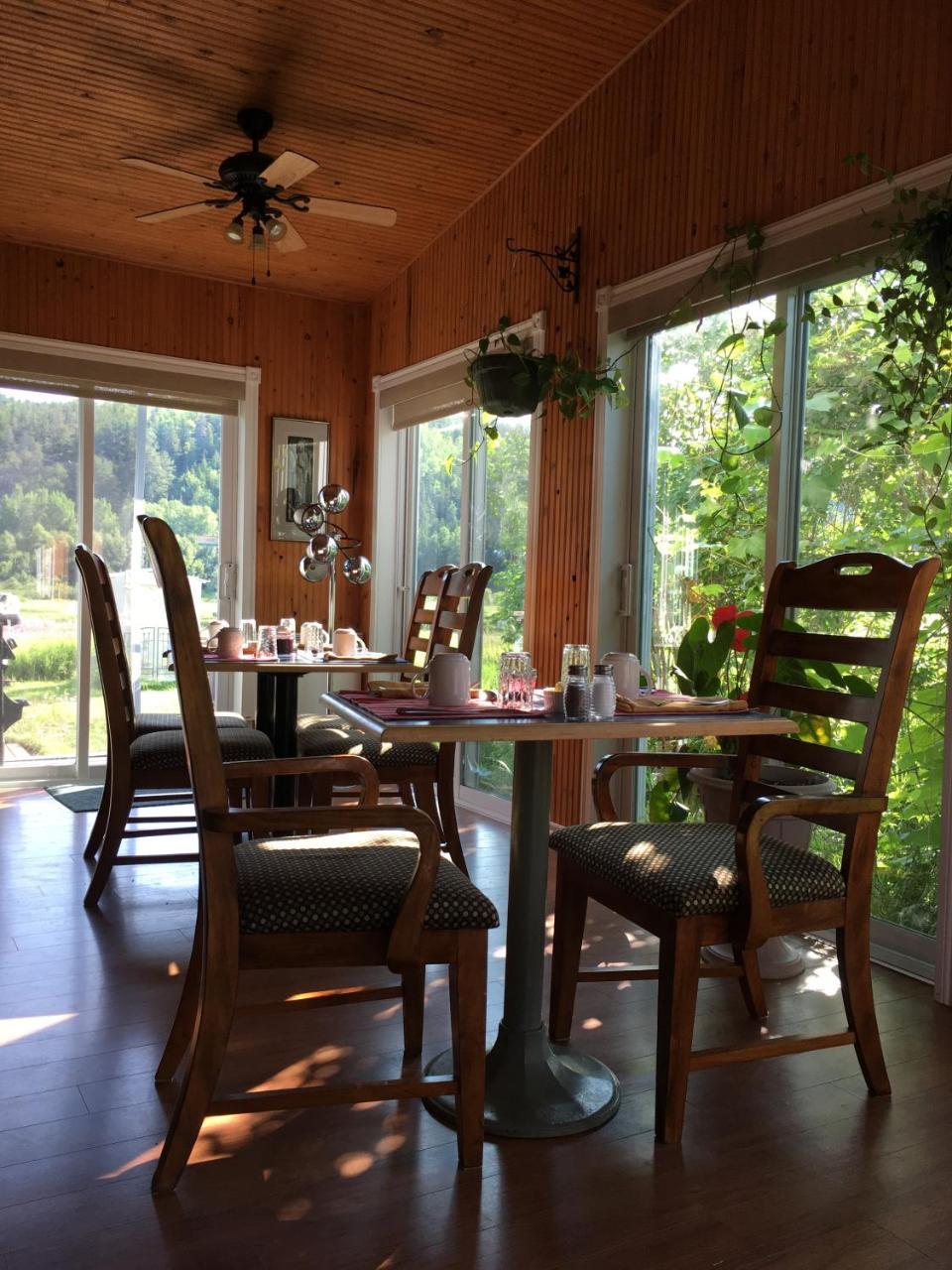 Bed and Breakfast La Chouette Viree Grandes-Bergeronnes Exterior foto